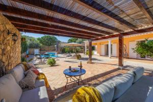 Stunning Countryside Villa w Private Garden & Pool