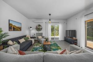 Stunning Countryside Villa w Private Garden & Pool