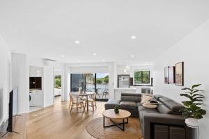 3 bedroom family apartment near Chadstone