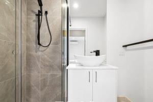 3 bedroom family apartment near Chadstone