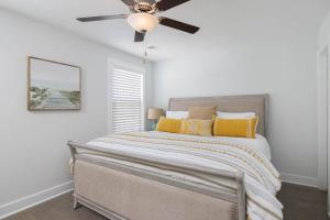 Southern Charming NEW Home Mins to Beach & Dwntn