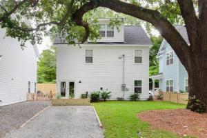 Southern Charming NEW Home Mins to Beach & Dwntn