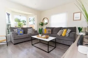 Artfully-styled bungalow in the heart of it all - Grantville