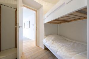 To See the Sea & Breathe