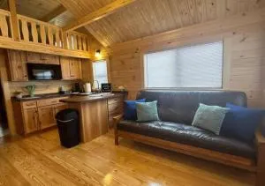 Get-away Cabin in Surf City w Loft and Parking - Watts Landing