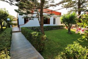 Villa Flora: unoasi verde a 100 m dal mare