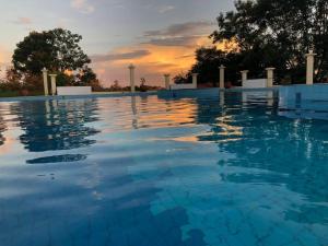 Chácara tipo resort a maior piscina que vc já viu!