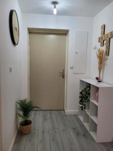 Appartements Cocooning House 212 Suite COSY SUNSHINE appartement Aeroport Paris Roissy CDG et Parc Asterix : photos des chambres