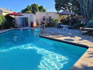 Urban Farm House +Hot Tub+Pool