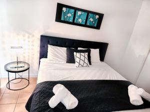 La Villa 21 days prior notice for bookings with pets contact host