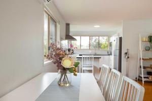 Spacious 4-Bed House Metres from Beach