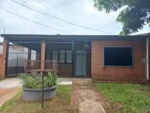 Casa cerca del centro con cochera - San Juan del Paraná