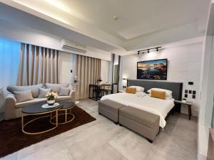 Comfty, Chic & Spacious Room with Parking & WiFi