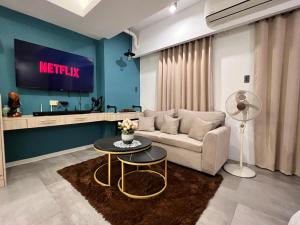 Comfty, Chic & Spacious Room with Parking & WiFi