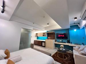 Comfty, Chic & Spacious Room with Parking & WiFi