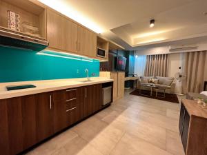 Comfty, Chic & Spacious Room with Parking & WiFi