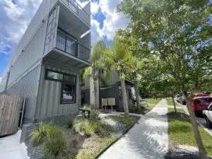 Hip Container APT - 5 Min Walk to TIAA Bank - Miramar Terrace