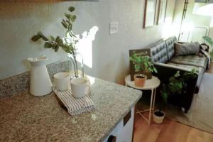 Hip Container APT - 5 Min Walk to TIAA Bank