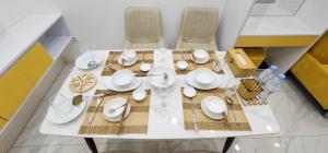 iHome Luxury Apartment in Deldorado tower