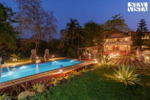 Sun N Sky by StayVista - Poolside villa with chic interiors, lawn & gazebo