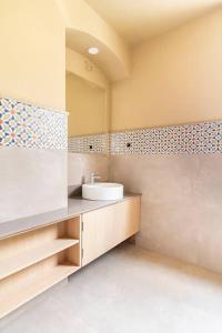 4 Bedroom Apartment with Balcony AASA STAYS