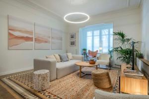 Amazing 5 bd 5 bathroom next to Plaza Catalunya