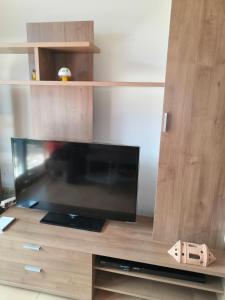 Apartamento con Patio y salida a la piscina.