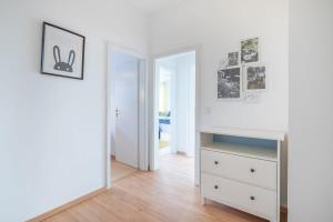 Beautiful 2 Bedroom Apartment incl Parking