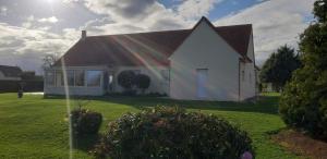 Gîte "Au Ptit Tourois" de plain-pied tout confort avec véranda proche dOmaha Beach et de Bayeux accueillant les animaux