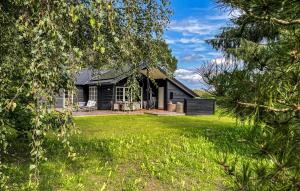 3 Bedroom Awesome Home In Tisvildeleje