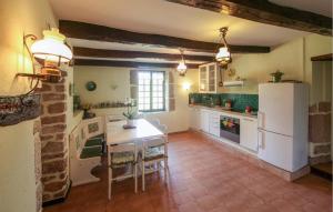 Amazing Home In Chemilly