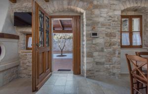 Beautiful Heritage Villa Croc with pool in Buje