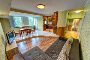 Апартаменти 3-кімнатні в центрі, поруч ст. м. Університет