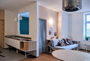 Unique design, hype location!