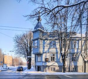 Unique design, hype location!