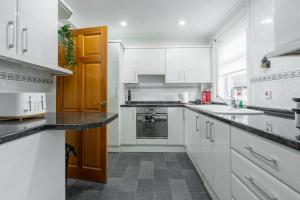 4 BDR House At Caledonia Luxe Stays Short Lets & Serviced Accommodation Lanark