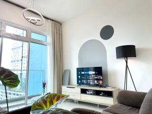 Twin Galaxy Modern Suite@JB KSLMidValley