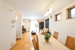 新宿 歌舞伎町すぐ 貸切一軒家 東新宿2分 最大8名 全室エアコン キッチン設備完備