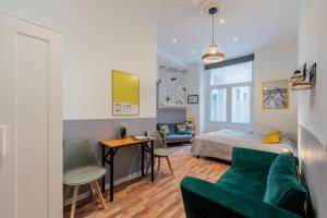 Central 2 BR Flat in trendy area / Self check-in