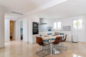 Deluxe 2 bed Apartment