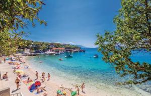 Beachfront apartment with pool, panoramic sea view - by Traveler tourist agency Krk - ID 2390