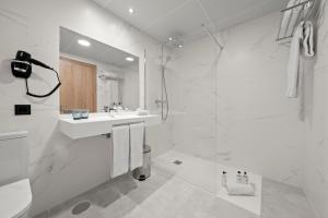 Family Room room in Tryp Gijón Rey Pelayo Hotel
