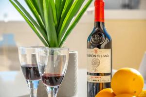 Amazing penthouse on the beach, sea views, WIFI, airconditioning and parking