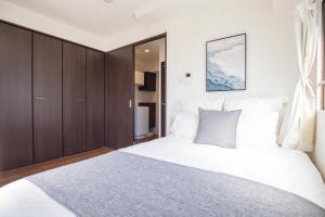 Walk to Nishi-NipporiSendagiNippori sta. DSioE