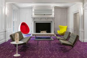 Stylish Hotel Room in Bostons Fenway - Unit #107