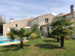 Villas Maison ancienne avec piscine au milieu des vignes : photos des chambres
