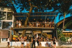 Outpost Beach Hostel - Taytay
