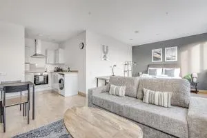 Spacious 1 BR apt w 2 king bed by Tent serviced apartments - 法恩伯勒