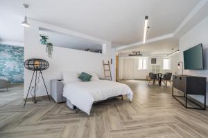 Brand new elegantly furnished studio apt in Gzira