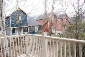 Stunning 4-BR Houses with On-Site Pool